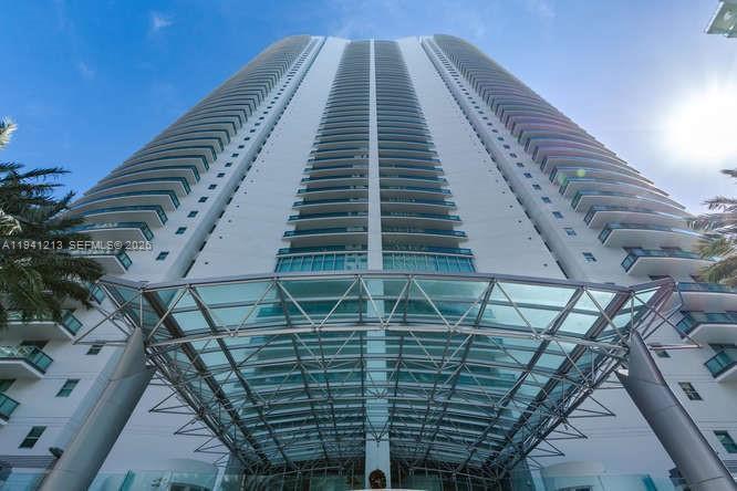 Building Photo - 1331 Brickell Bay Dr
