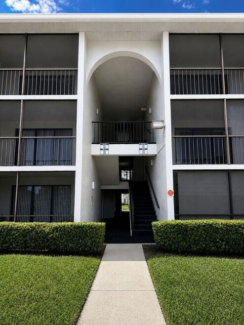Building Photo - 1223 S Pine Ridge Cir