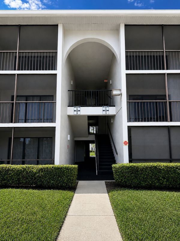 Building Photo - 1223 S Pine Ridge Cir