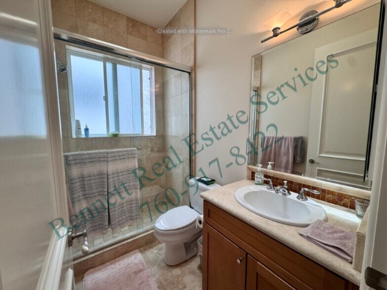 Building Photo - 4527 Cove Dr