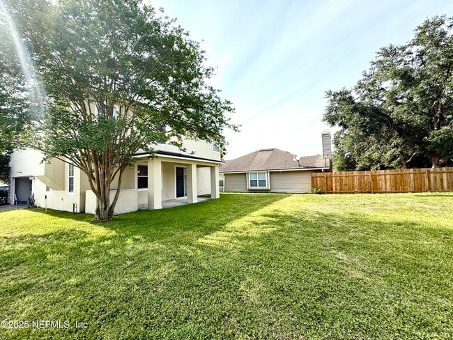 Building Photo - 2080 Trailing Pines Way
