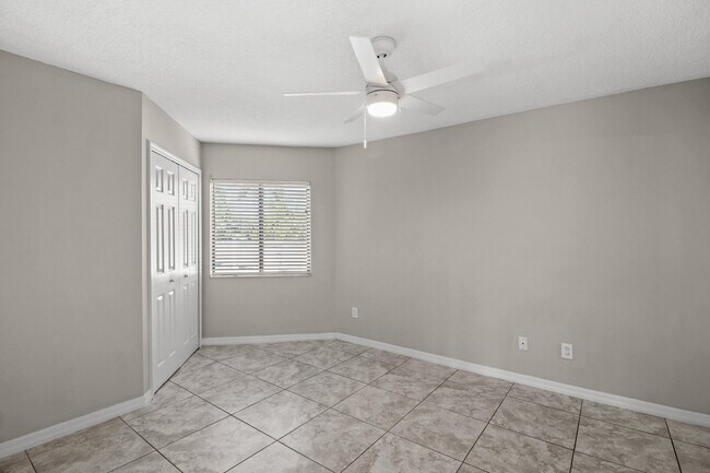 Building Photo - 2625 Heathcote Dr