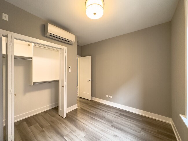 Building Photo - 3946 N Janssen Ave