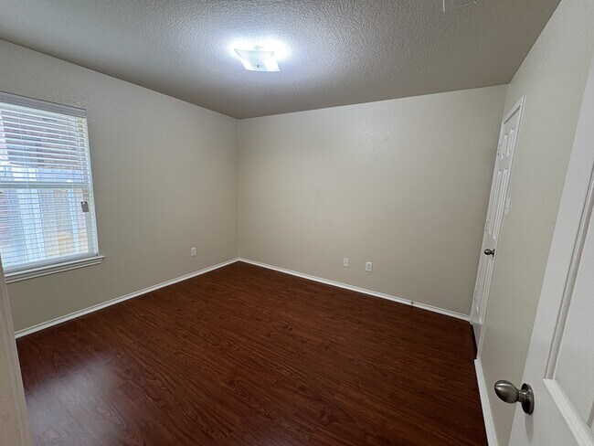 Building Photo - 564 Travertine Trail