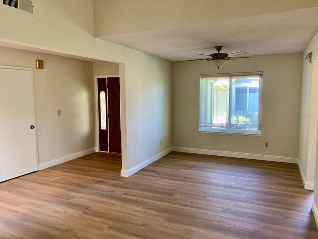 Building Photo - Rare Single-Story Townhome in Gated Sunrise Almaden Community