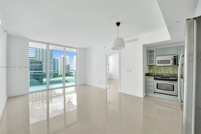 Building Photo - 950 Brickell Bay Dr