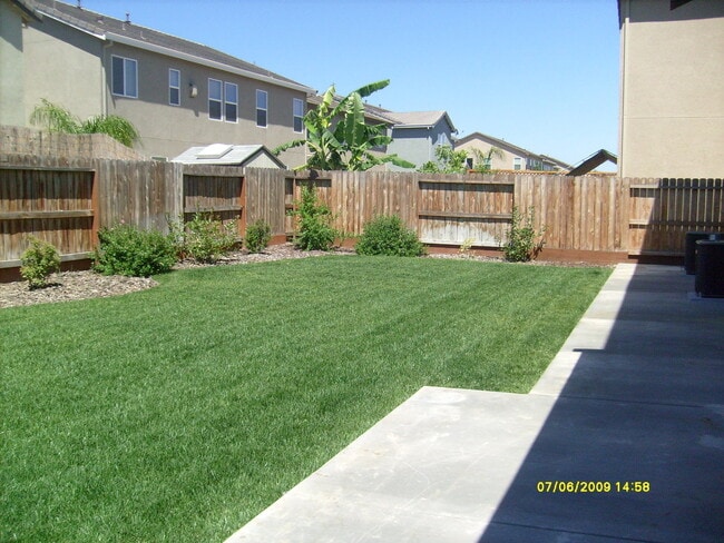 Building Photo - Beautiful 4 Bedroom Home on Prosperity, Modesto