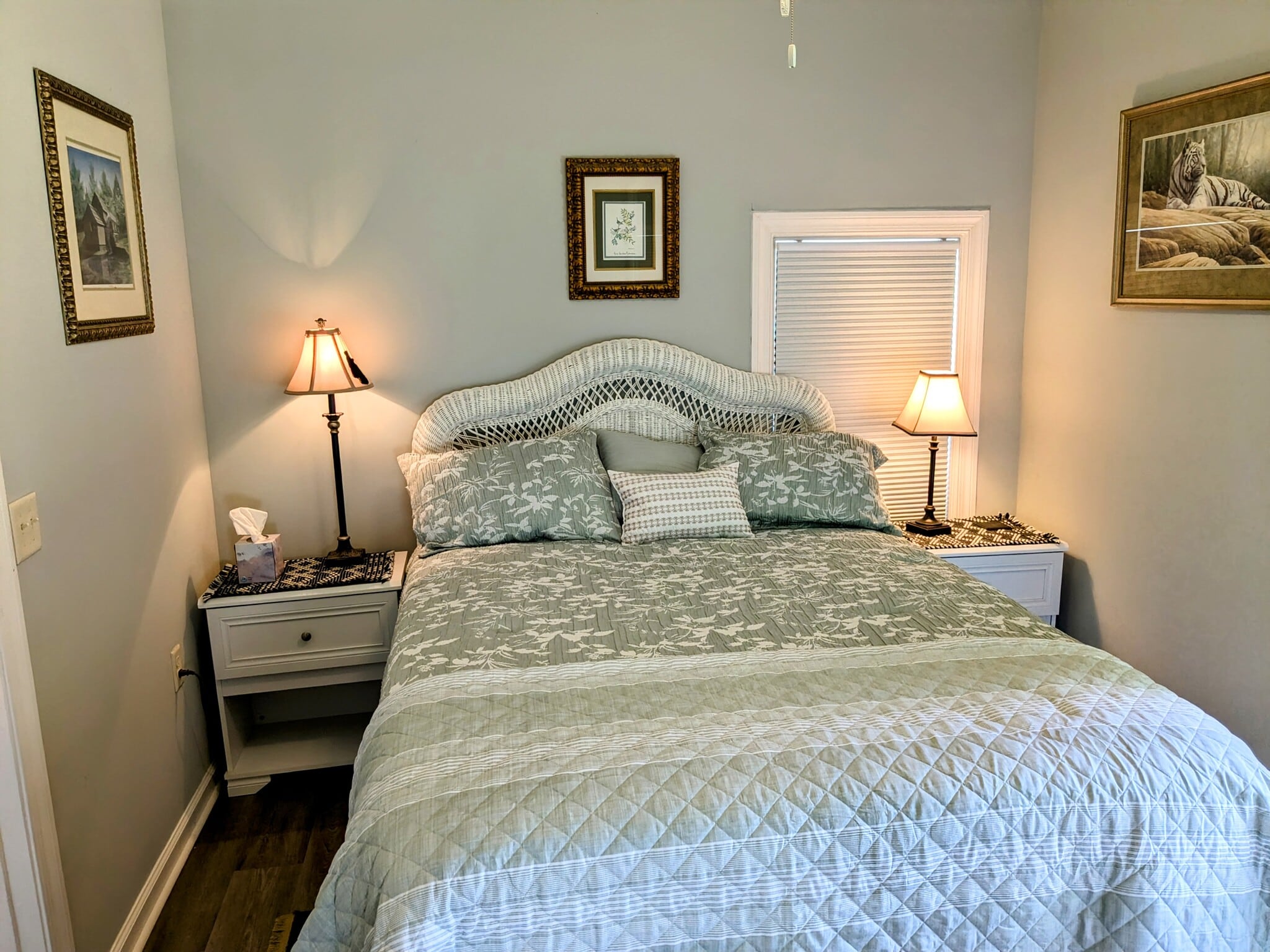 Queen Bed - 1215 Prince St