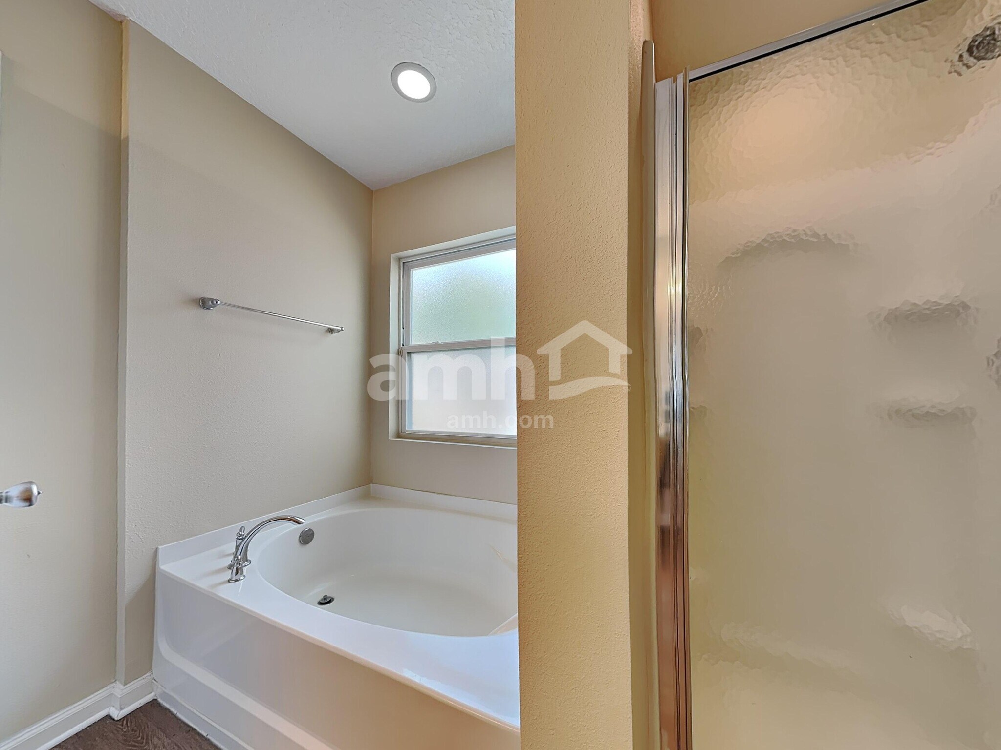 Building Photo - 563 Worcester Ct