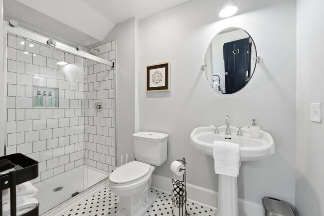 Building Photo - 5013 New St