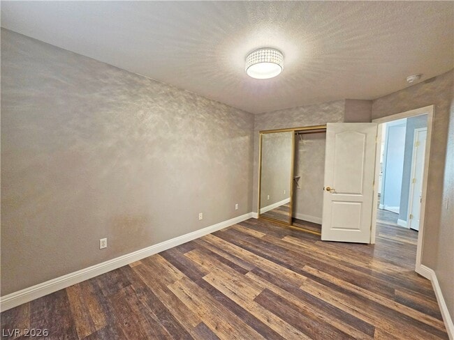 Building Photo - 3630 E Vineyard Dr