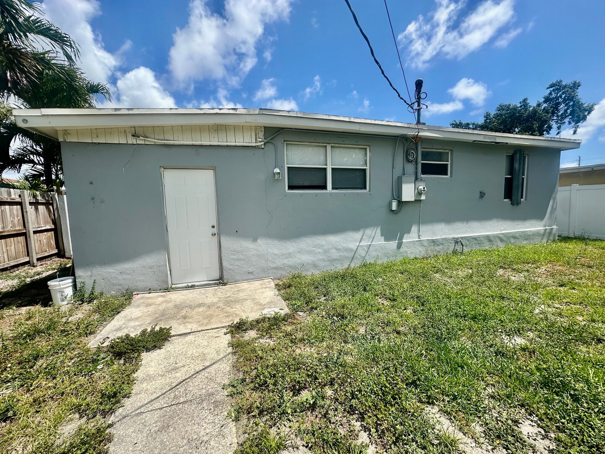 Building Photo - 6034 SW 39th St