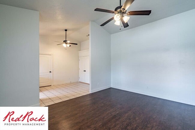 Building Photo - Spacious 3-Bed, 2-Bath Ivins Townhome – Do...