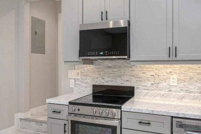 Building Photo - Peaceful Retreat! Just minutes from Niceville!