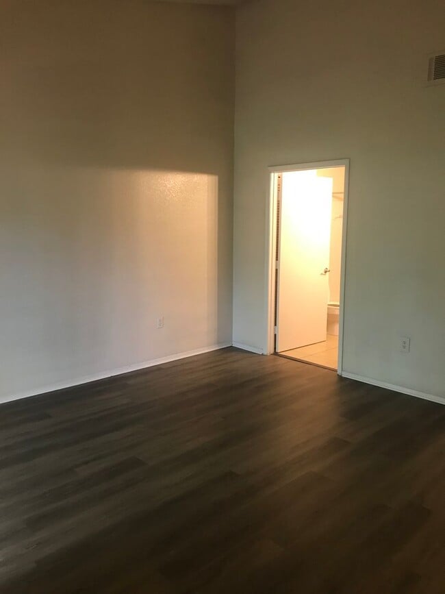 Building Photo - 7709SBD(50)