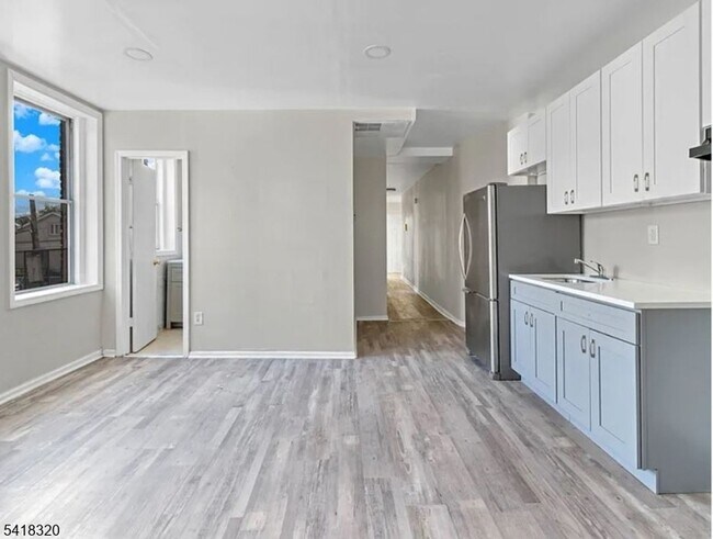 Building Photo - 84 Second St