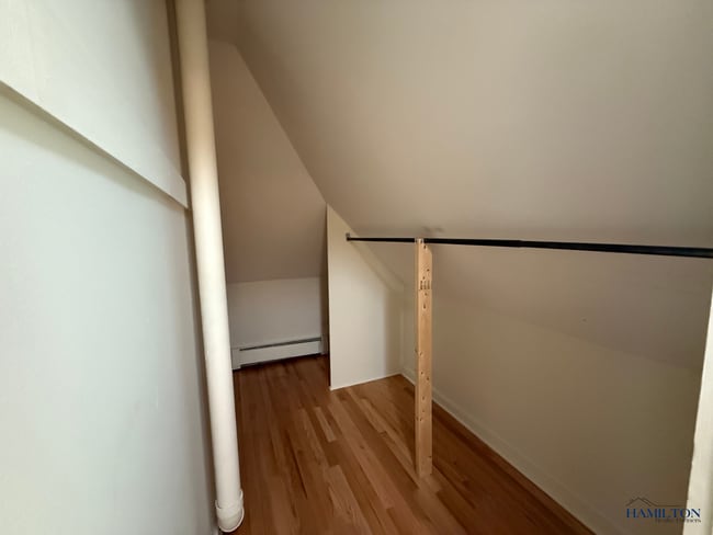 Building Photo - Clyde St - 045
