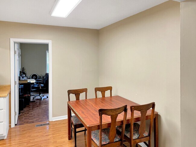 Building Photo - 19 Cedar Knoll