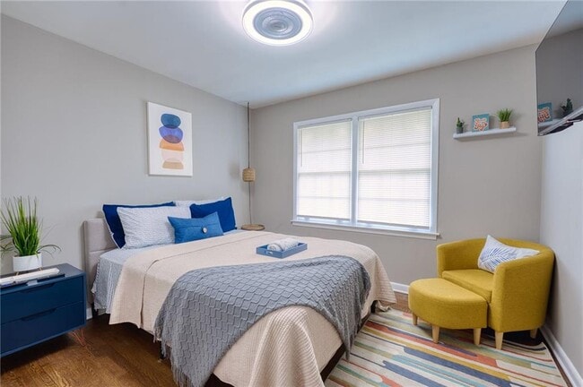 Building Photo - 2418 Brookdale Dr NE