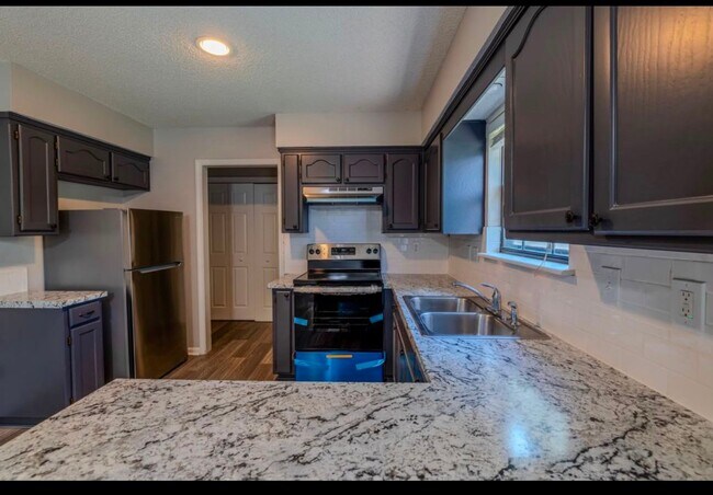 Building Photo - 6809 W 149th Terrace
