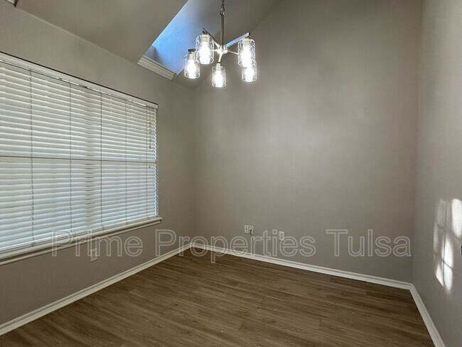 Building Photo - 10333 E 112th St S