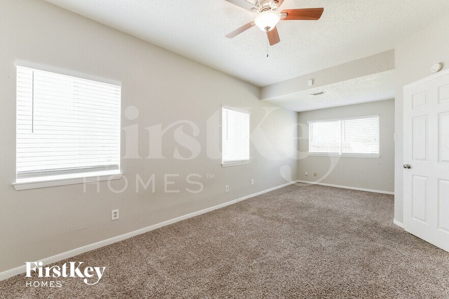 Building Photo - 17914 Holly Forest Dr