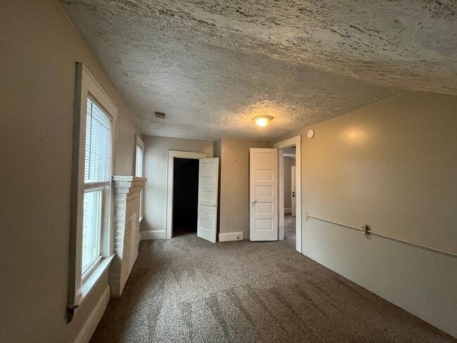 Building Photo - Spacious 3-Bedroom Home with Basement – Available NOW! – $1400/month