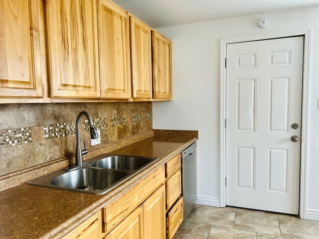 Building Photo - 16th7130