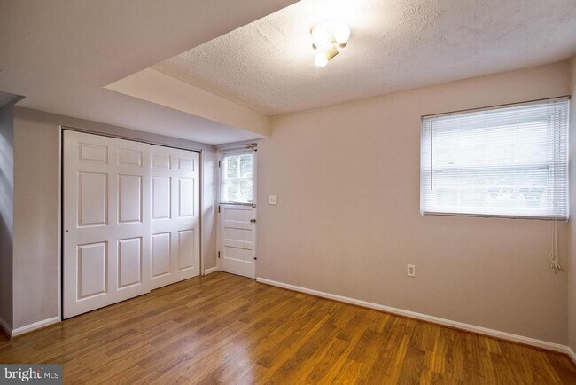 Building Photo - 2012 Friendship Ln