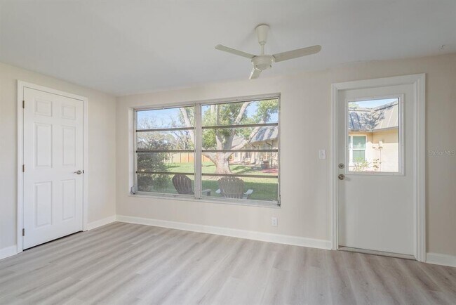 Building Photo - 4229 Stratford Dr