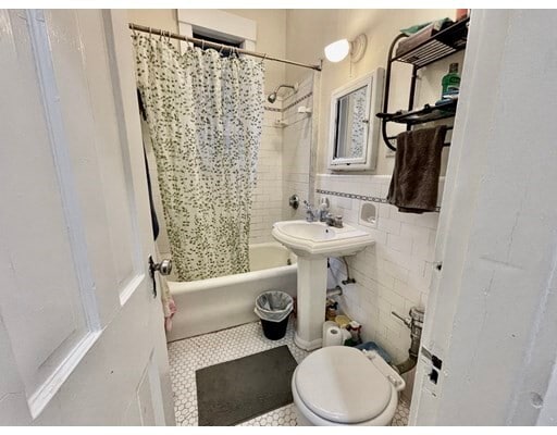 Building Photo - 73 Martin St