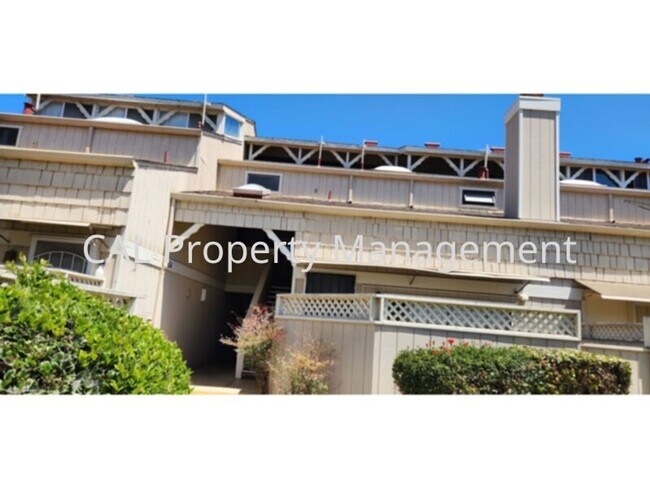 Building Photo - 1 Bedroom 1.5 Bathroom Condo!