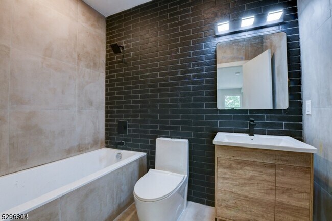 Building Photo - 477 S 20th St