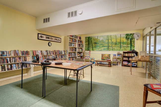 Building Photo - 84 Pukihae St