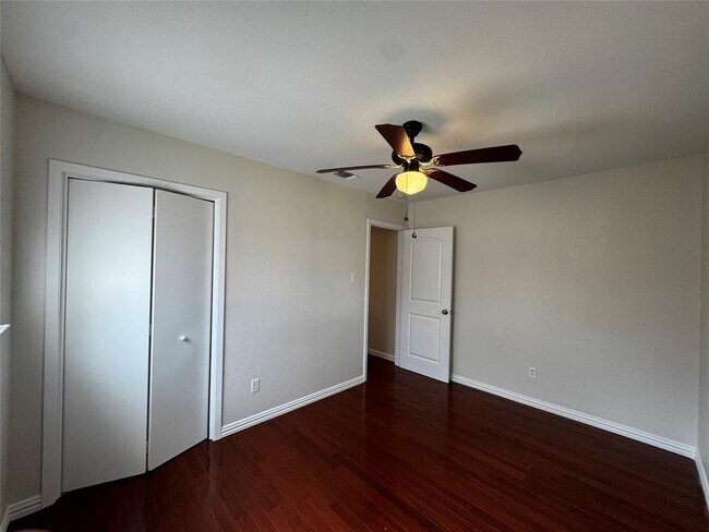 Building Photo - 5907 Garden Oaks Dr