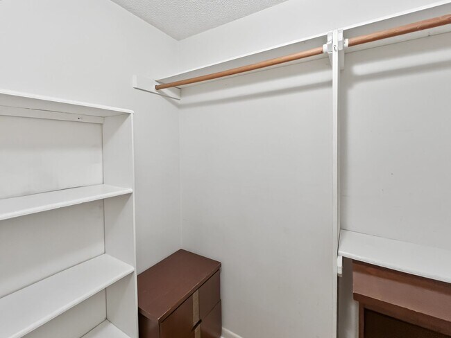 Building Photo - 3007 Huntleigh Dr