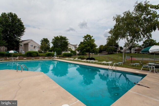 Building Photo - 10014 Beacon Hill Dr