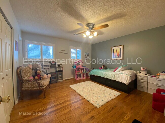 Building Photo - Pet-friendly Tri-Level Home with Large Backyard