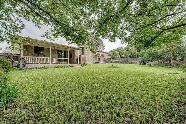Building Photo - 402 Greenwood Dr