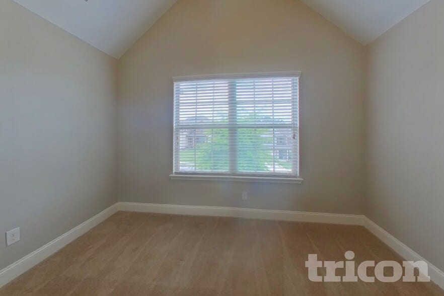 Building Photo - 2102 Farmdale Ct NE