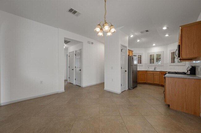 Building Photo - 5400 Rusk Ct
