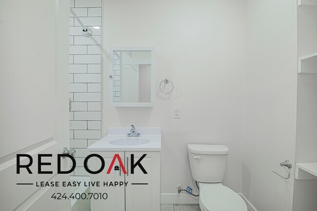 Building Photo - 1611 Oak St