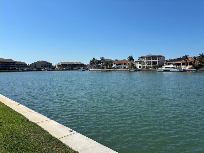 Building Photo - 6260 Kipps Colony Ct S