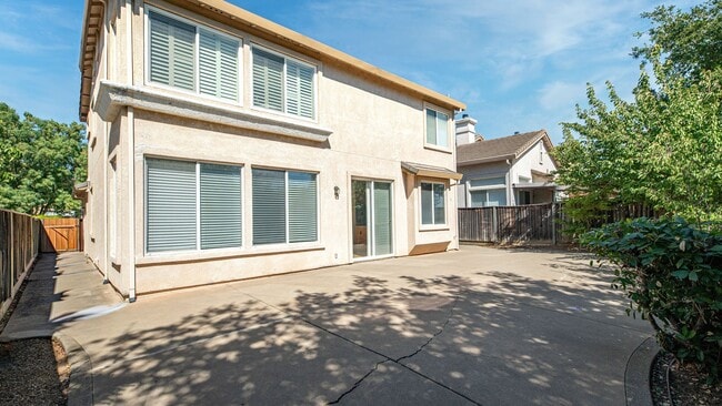 Building Photo - Rolling Hills Beauty! 4 Bedroom 3 Bath