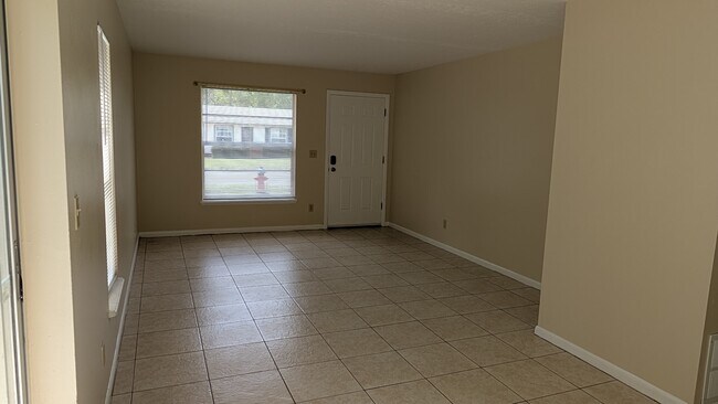 Building Photo - 2601 NE 23rd Ave