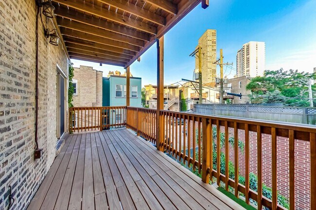 Building Photo - 825 W Cuyler Ave