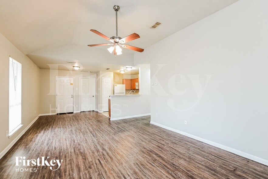 Building Photo - 507 Richcrest Dr