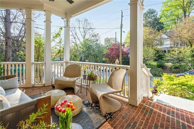 Building Photo - 582 St Charles Ave NE