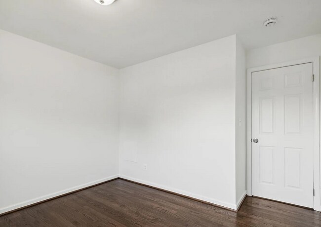 Building Photo - 5522 Lanham Way