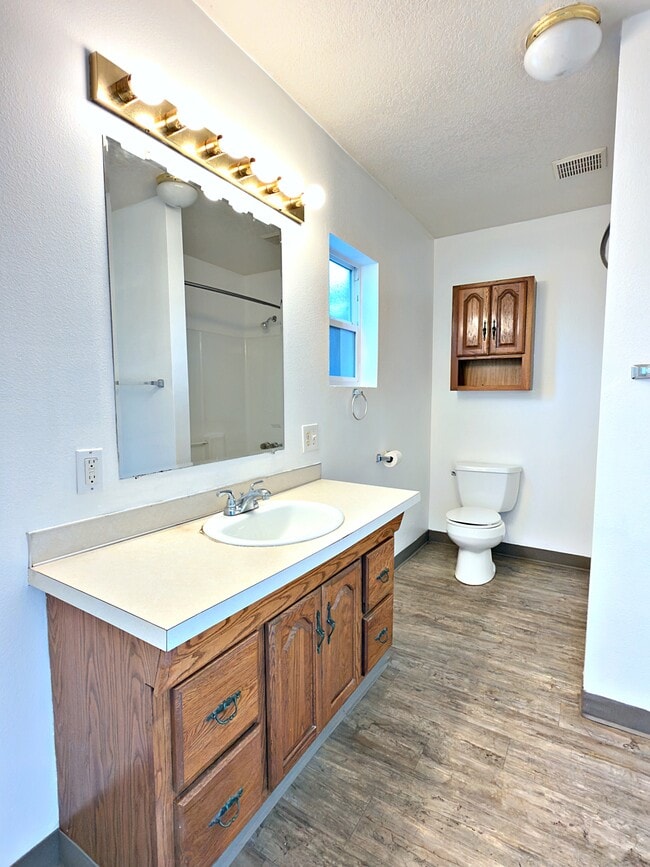 Building Photo - 905 NE 94th Ave